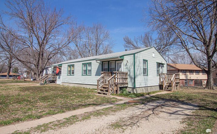 Pictures of Multifamily property located at 6 Lincoln Circle, Junction City, KS 66441 for sales - image #1