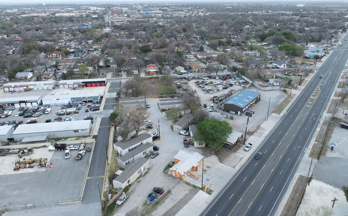 Pictures of Mobile Home Park property located at 544 New Laredo Hwy, San Antonio, TX 78211 for sales - image #1