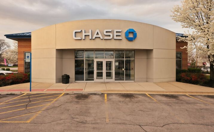 Pictures of Retail property located at 2943 Richland Ave, Louisville, KY 40220 for sales - image #1