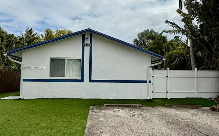 Pictures of Multifamily property located at 650 NE 15TH ST, Fort Lauderdale, FL 33304 for sales - image #1