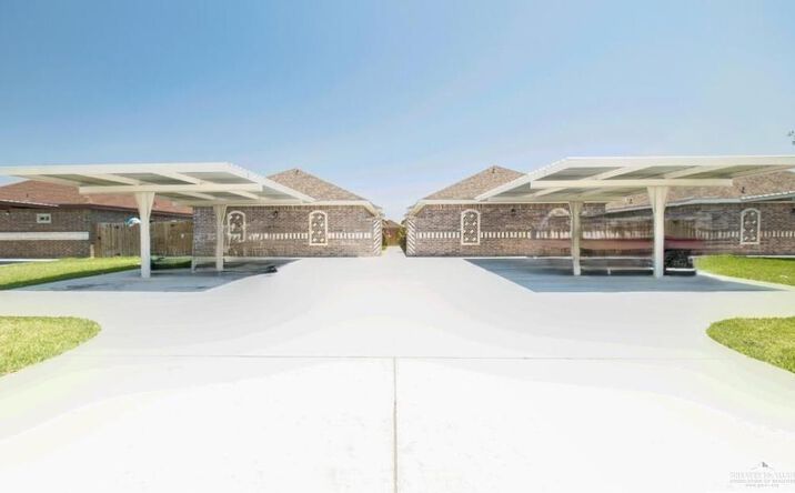Pictures of Multifamily property located at 1008 W La Pointe Avenue W, Alton, TX 78573 for sales - image #1