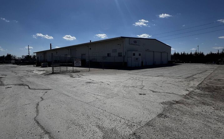 Pictures of Industrial property located at 2001 NE Broadway Ave, Des Moines, IA 50313 for sales - image #1