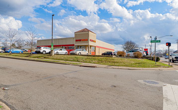 Pictures of Retail property located at 2360 Maple Ave, Zanesville, OH 43701 for sales - image #1