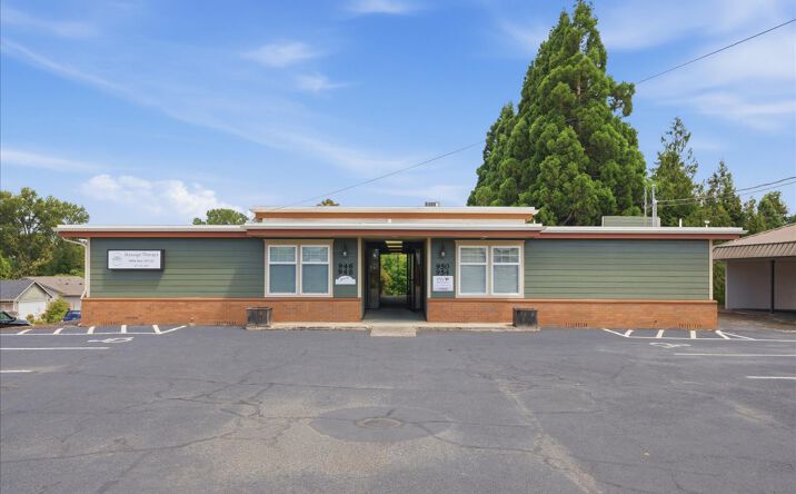 Pictures of Office property located at 950 SE Uglow Ave, Dallas, OR 97338 for sales - image #1