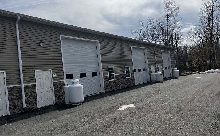 Pictures of Mixed Use property located at 172 Kennebunk Rd Sanford Me USA, Sanford, ME 04073 for sales - image #1