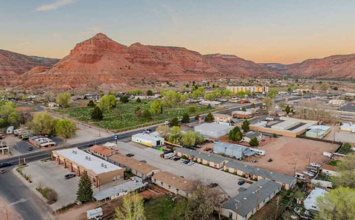 Pictures of Hospitality property located at 386 E 300 S, Kanab, UT 84741 for sales - image #1