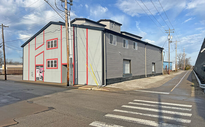 Pictures of Office property located at 1127 E B St, Belleville, IL 62220 for sales - image #1