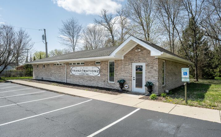 Pictures of Hospitality, Retail, Special Purpose property located at 1105 Roosevelt Dr, Jeffersonville, IN 47130 for sales - image #1