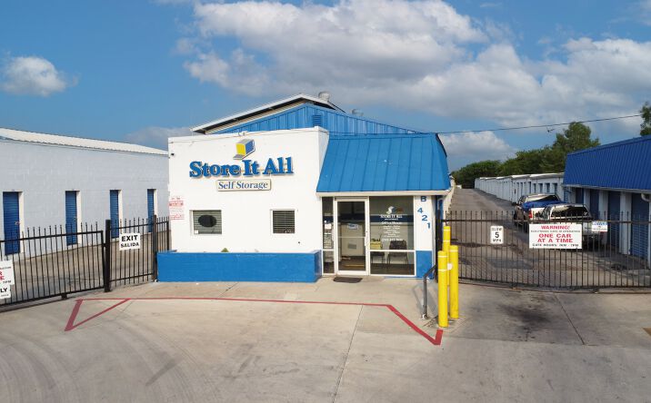 Pictures of Self Storage property located at 421 N General McMullen Dr, San Antonio, TX 78237 for sales - image #1