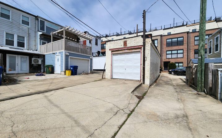 Pictures of Self Storage property located at 623 S Conkling St, Baltimore, MD 21224 for sales - image #1
