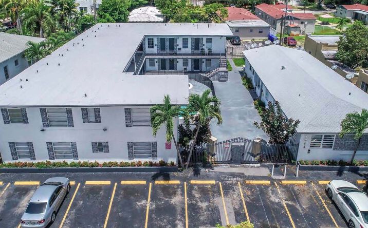 Pictures of Multifamily property located at 1843 Dewey St, Hollywood, FL 33020 for sales - image #1