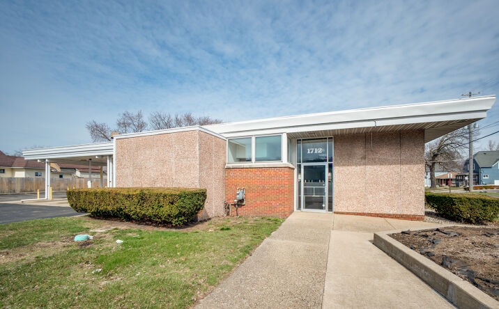 Pictures of Mixed Use, Office, Retail property located at 1712 E Michigan Ave, Jackson, MI 49202 for sales - image #1