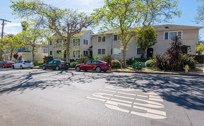 Pictures of Multifamily property located at 3220 W 2nd St, Los Angeles, CA 90004 for sales - image #1