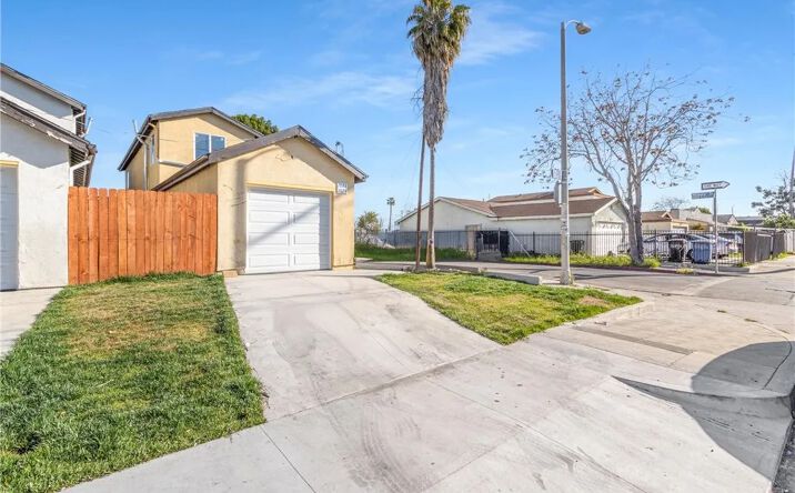 Pictures of Multifamily property located at 2027 E 105th, Los Angeles, CA 90002 for sales - image #1