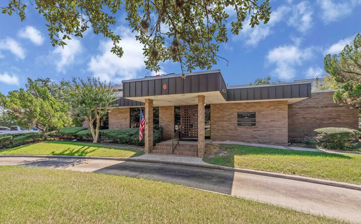 Pictures of Office property located at 6 Professional Park Dr, Webster, TX 77598 for sales - image #1