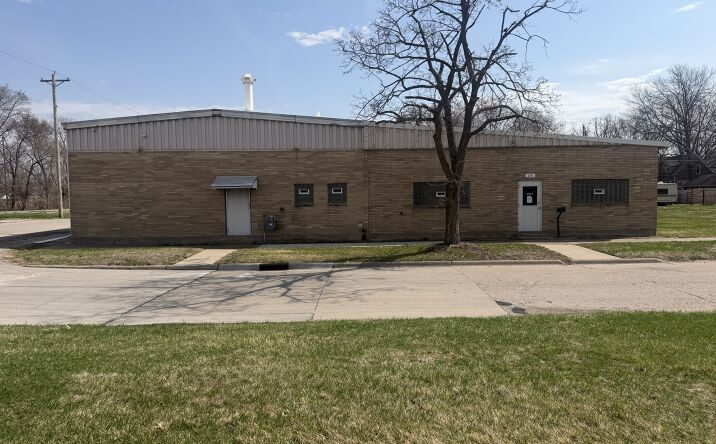 Pictures of Industrial property located at 202 43rd Street, Moline, IL 61265 for sales - image #1
