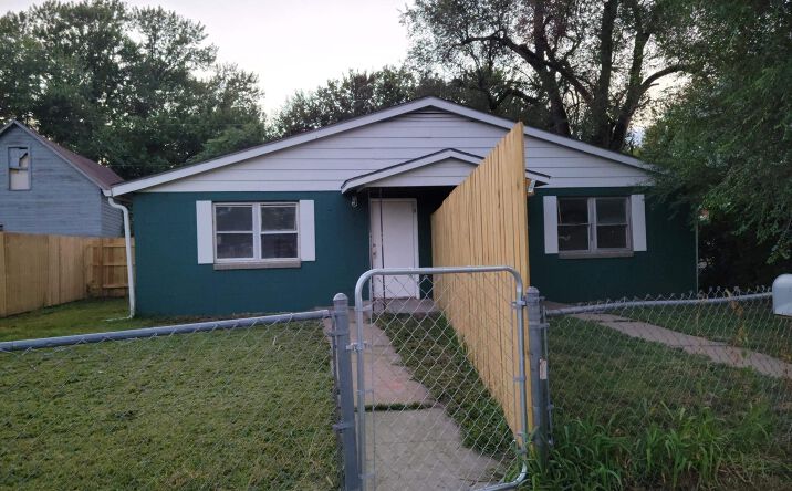 Pictures of Multifamily property located at 429 SE California AVE #431 SE California Ave, Topeka, KS 66607 for sales - image #1