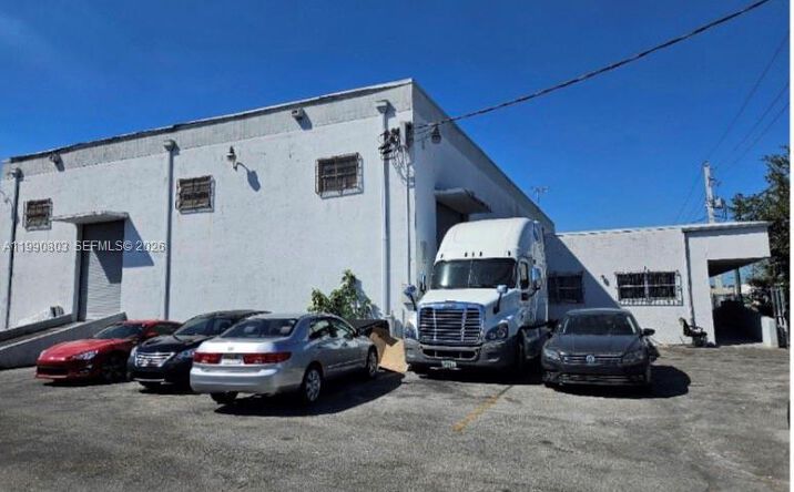 Pictures of Industrial property located at 190 W 22nd St, Hialeah, FL 33010 for sales - image #1