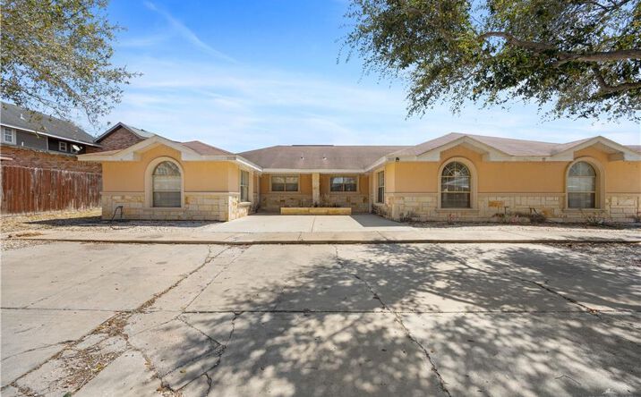 Pictures of Multifamily property located at 3001 Ashley Place, Pharr, TX 78577 for sales - image #1