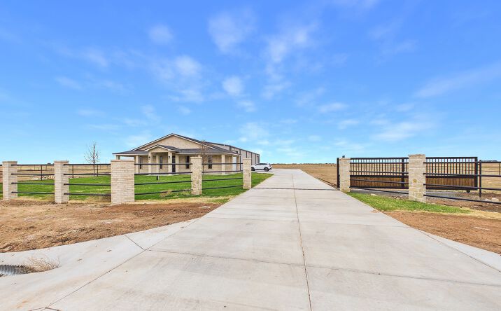 Pictures of Industrial, Land, Office property located at 8201 S Grand St, Amarillo, TX 79118 for sales - image #1