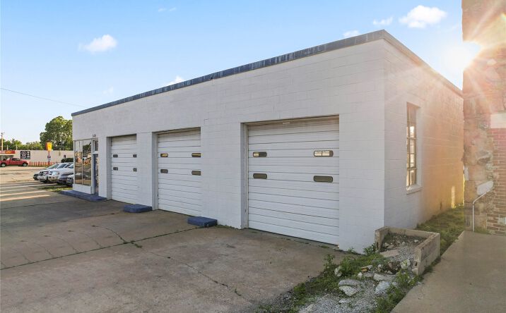 Pictures of Retail, Office, Industrial property located at 249 S Wilson, Vinita, OK 74301 for sales - image #1