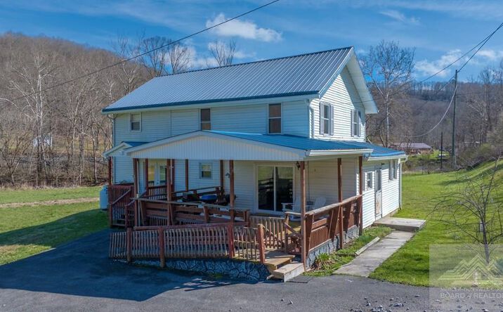 Pictures of Multifamily property located at 1190 Bicycle Rd, Rock(Montcalm), WV 24747 for sales - image #1