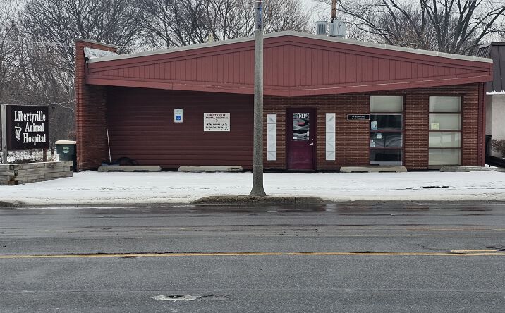 Pictures of Office, Retail property located at 134 S Milwaukee Ave, Libertyville, IL 60048 for sales - image #1
