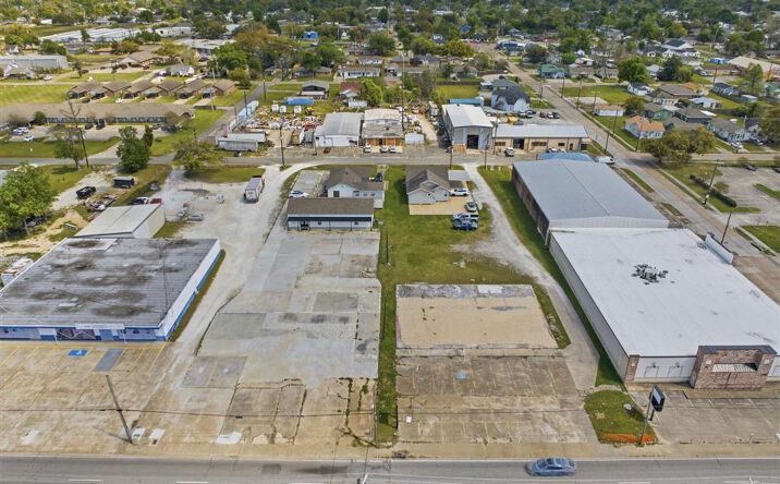 Pictures of Land, Retail property located at 2517 Ryan Street, Lake Charles, LA 70601 for sales - image #1