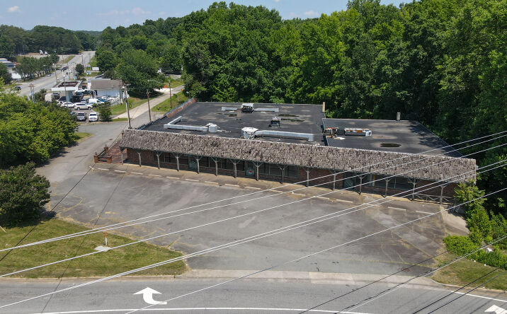 Pictures of Land, Mixed Use, Retail property located at 4901 Reynolda Rd, Winston-Salem, NC 27106 for sales - image #1