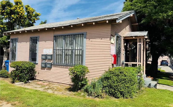 Pictures of Multifamily property located at 613 W 80th, Los Angeles, CA 90044 for sales - image #1