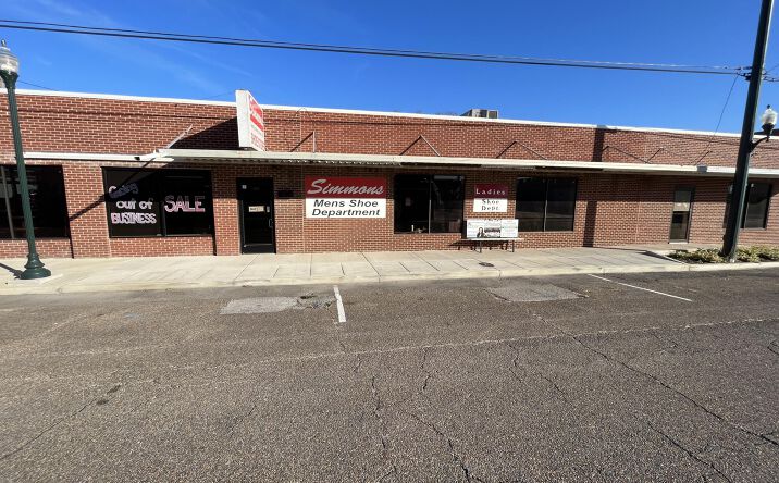 Pictures of Retail property located at 204 S 14th Avenue, Humboldt, TN 38343 for sales - image #1