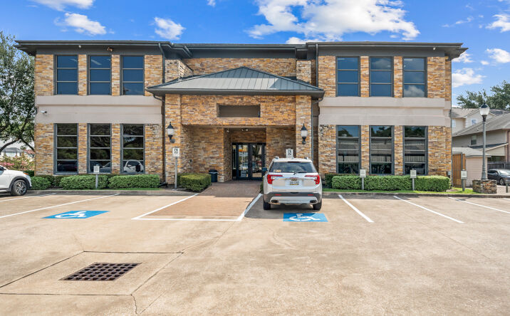 Pictures of Office property located at 5325 Katy Fwy, Houston, TX 77007 for sales - image #1
