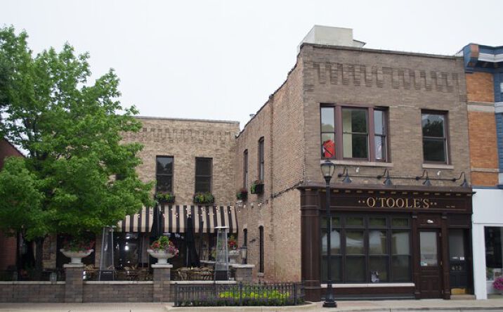Pictures of Retail property located at 412 Milwaukee Ave, Libertyville, IL 60048 for sales - image #1