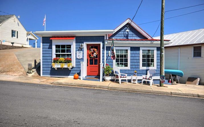 Pictures of Retail property located at 35 Watling Street, Urbanna, VA 23175 for sales - image #1