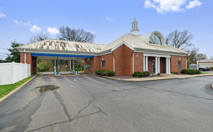 Pictures of Hospitality, Mixed Use, Office, Retail, Special Purpose property located at 2521 Washington Ave, Evansville, IN 47714 for sales - image #1