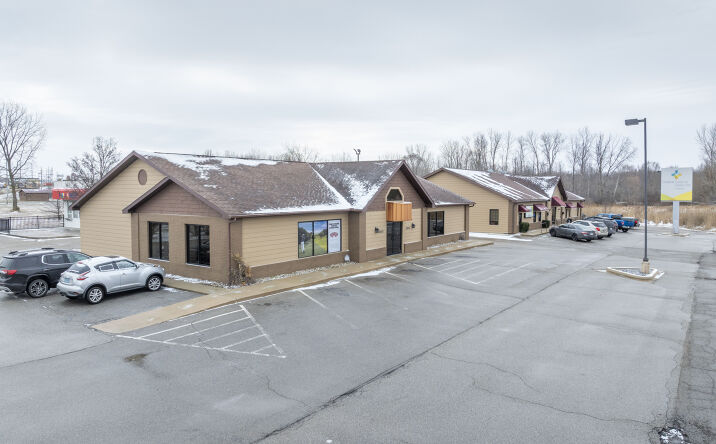 Pictures of Office, Retail property located at 2932 Frontage Rd, Warsaw, IN 46580 for sales - image #1