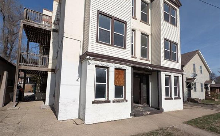 Pictures of Multifamily property located at 601 NE Perry Ave, Peoria, IL 61603 for sales - image #1