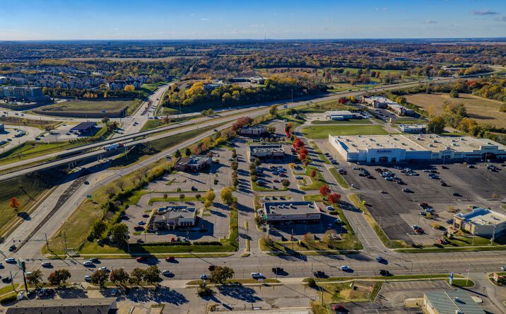 Pictures of Retail property located at 1223 SW Wanamaker Rd, Topeka, KS 66615 for sales - image #1
