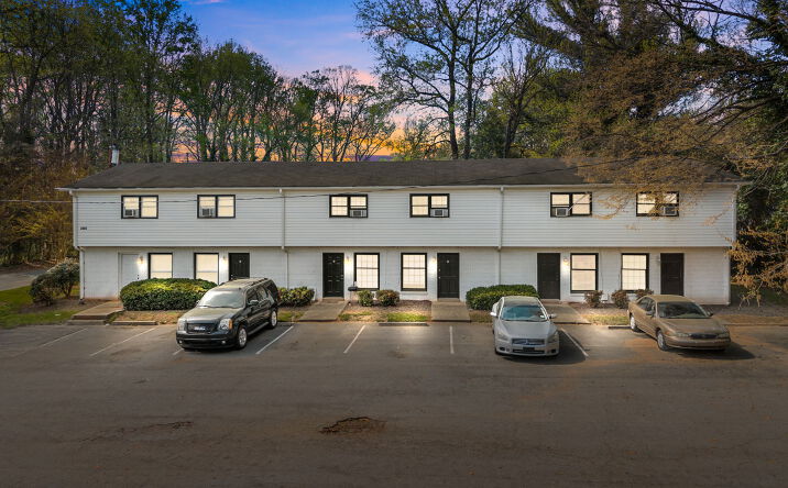 Pictures of Multifamily property located at 2909 Burgess Dr, Charlotte, NC 28208 for sales - image #1