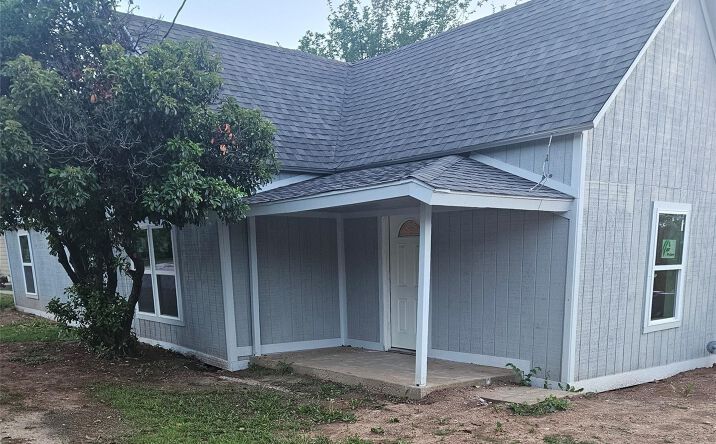 Pictures of Multifamily property located at 1212 Thompson St, Bridgeport, TX 76426 for sales - image #1