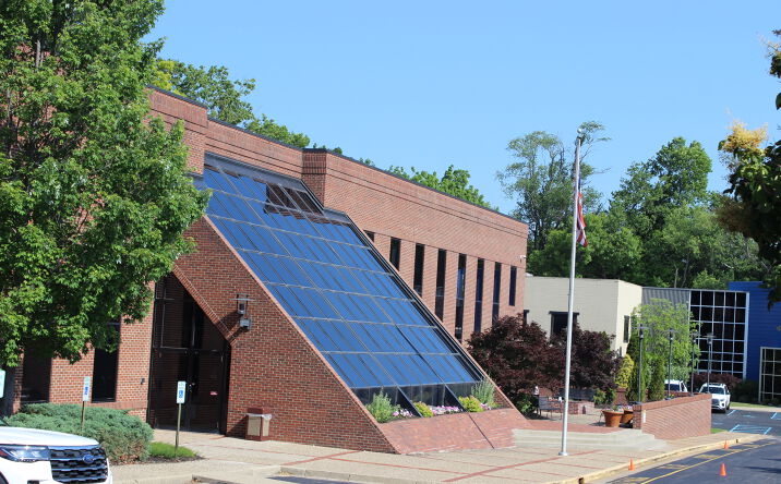 Pictures of Office property located at 9911 Shelbyville Rd, Louisville, KY 40223 for sales - image #1