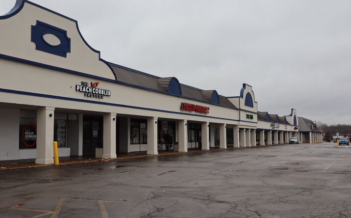 Pictures of Retail property located at 1 Paddock Hills, Florissant, MO 63033 for sales - image #1