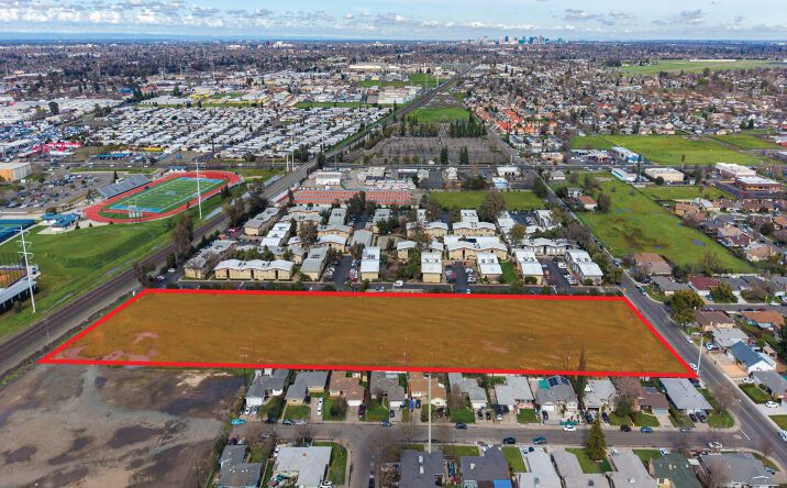 Pictures of Land property located at 29th St, Sacramento, CA 95822 for sales - image #1