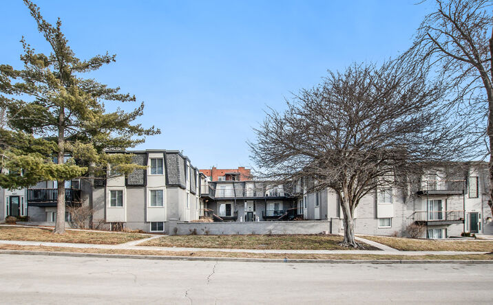 Pictures of Multifamily property located at 4231-4239 Walnut Street, KansasCity, MO 64111 for sales - image #1