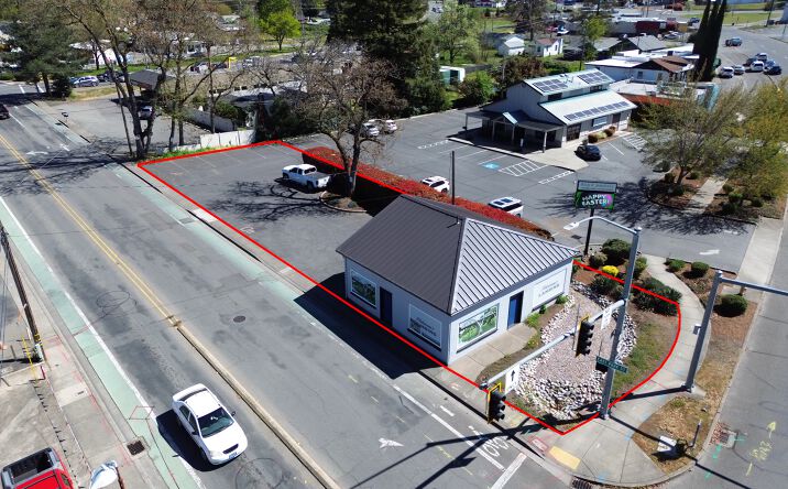 Pictures of Office, Retail property located at 101 E Park St, Grants Pass, OR 97527 for sales - image #1