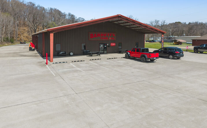 Pictures of Retail property located at 1554 Donelson Pkwy, Dover, TN 37058 for sales - image #1