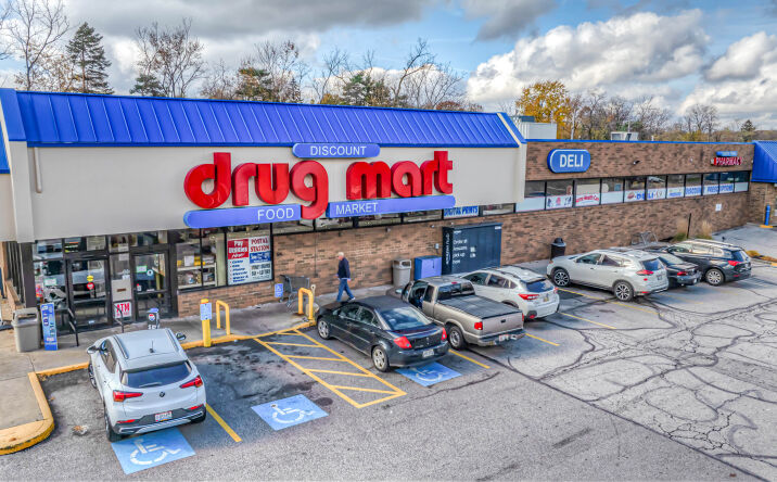 Pictures of Retail property located at 6476 York Rd, Parma Heights, OH 44130 for sales - image #1