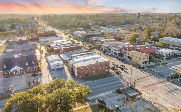 Pictures of Land, Mixed Use, Office, Retail property located at 2722, 2724, 2725, 2727, and 2733 West Cleveland St, Elloree, SC 29047 for sales - image #1