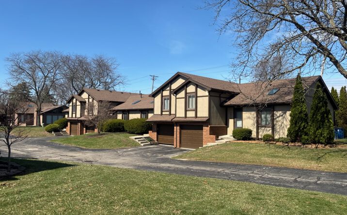 Pictures of Multifamily property located at 5913 Staghorn Dr, Toledo, OH 43614 for sales - image #1