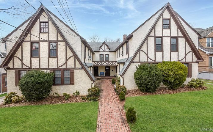 Pictures of Multifamily property located at 4320 Hamilton Place, New York, NY 11363 for sales - image #1